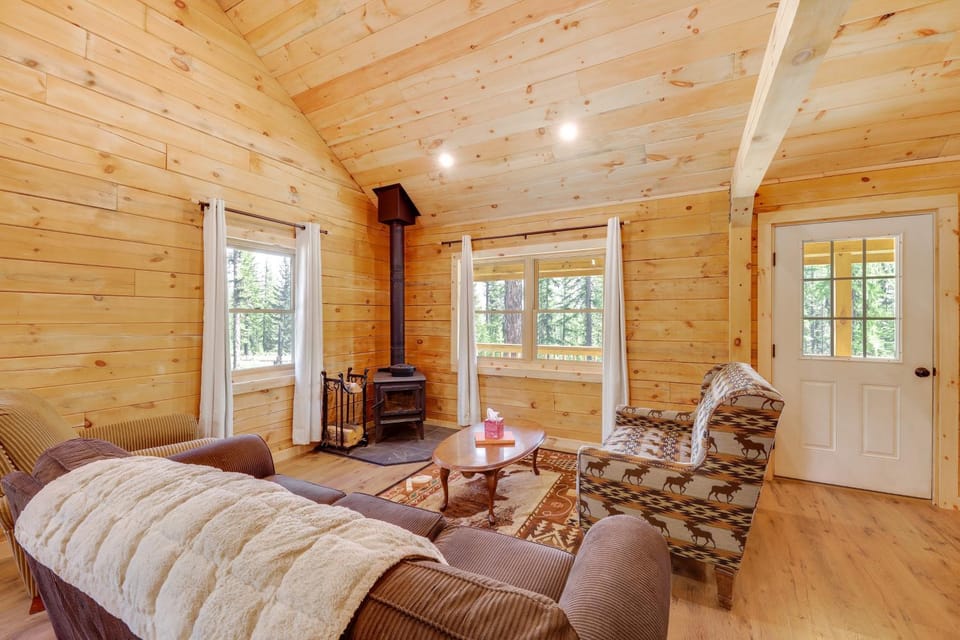 Secluded Mtn-View Cabin 16 Mi to Swan Lake! Cabin in Idaho