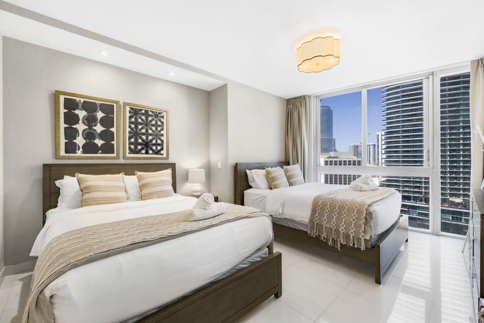 Bed, Bedroom, towels