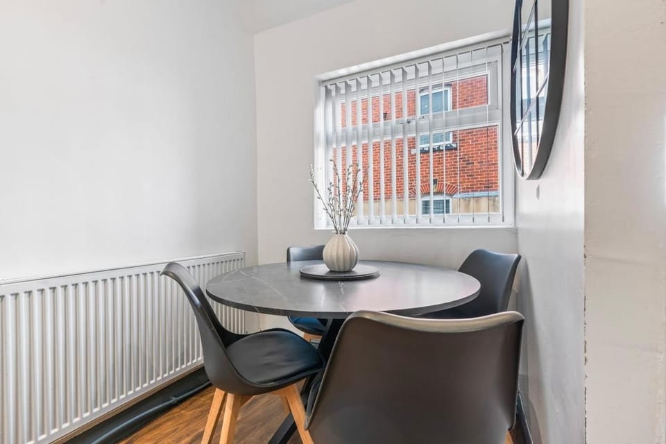 Seating area, Dining area
