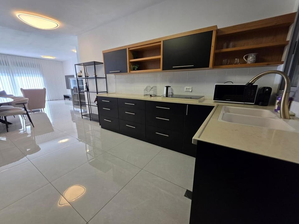 Hantke22• Horev Penthouse • Jacuzzi • 4BD House in Haifa