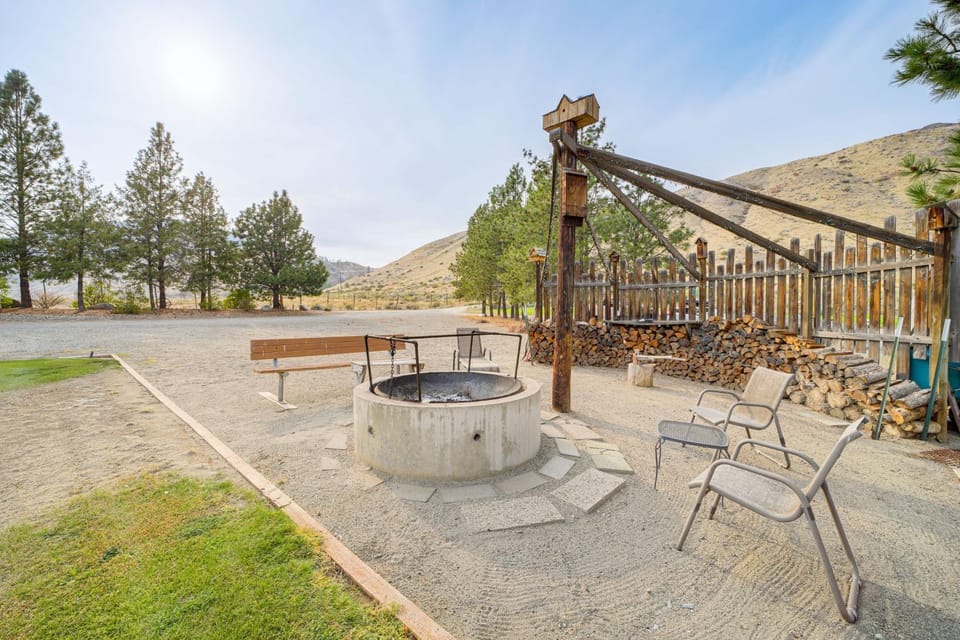 Stunning A-Frame Home w/ Views, 10 Mi to Okanogan! House in Washington