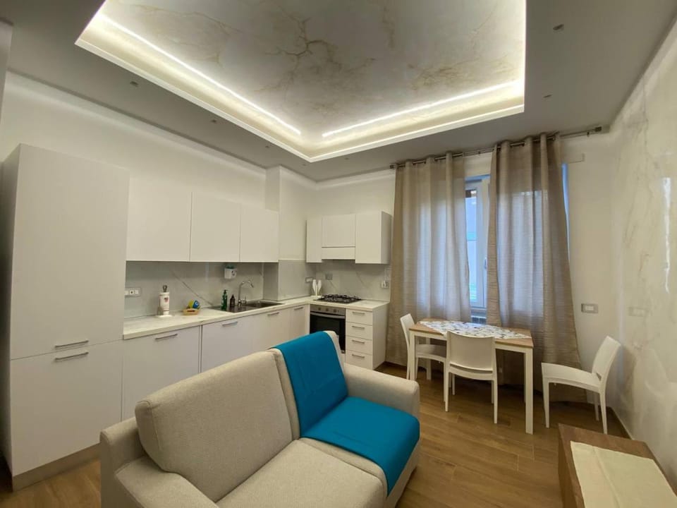 Kitchen or kitchenette, Living room, Seating area, Dining area, stove