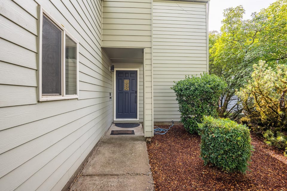 Cozy 3-Bedroom Townhome - 3 Miles from OSU! House in Corvallis