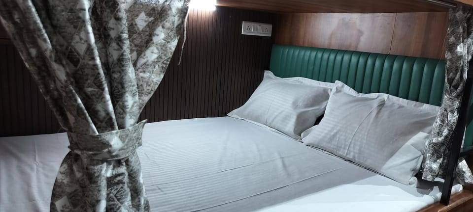 Sunlight Dormitory Bed and Breakfast in Mumbai