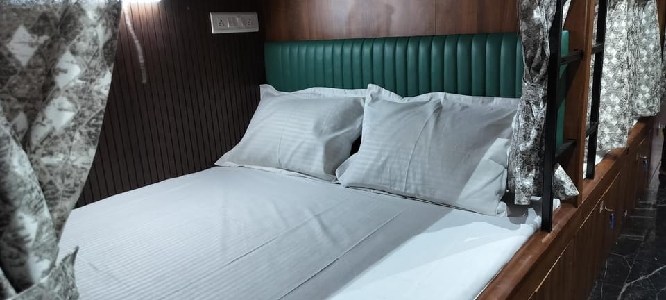 Sunlight Dormitory Bed and Breakfast in Mumbai