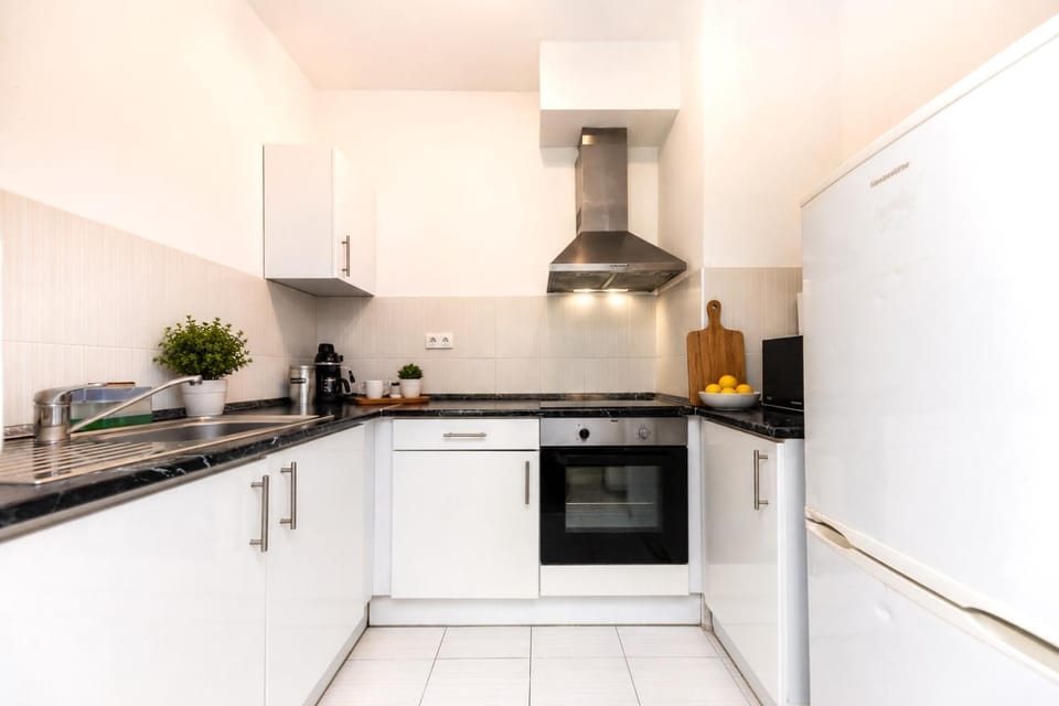 Kitchen or kitchenette, oven, pet friendly, stove, toaster