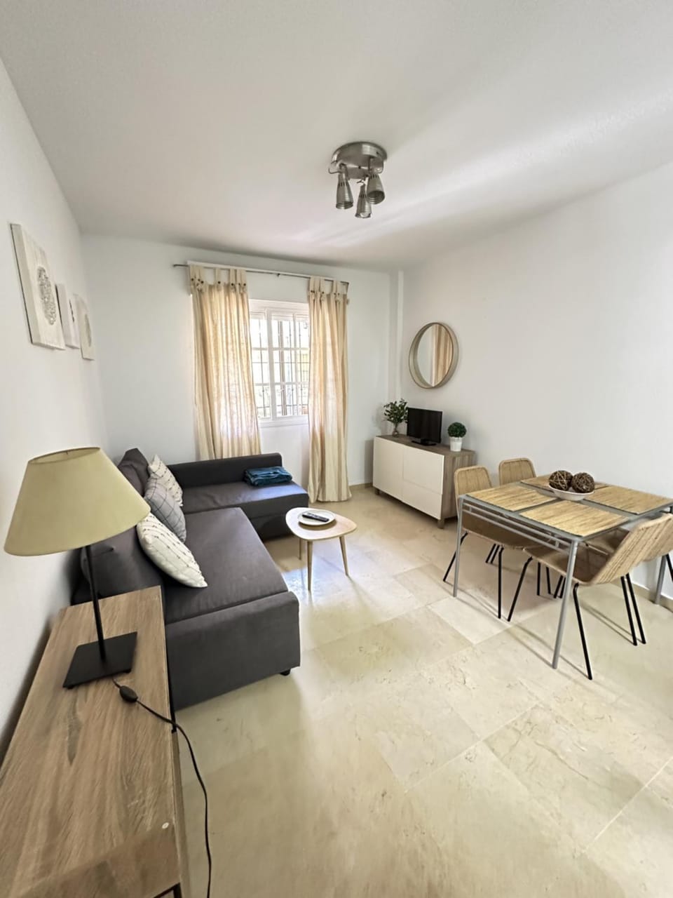 Communal lounge/ TV room