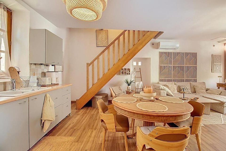 La Cour de Pétrarque House in Fontaine-de-Vaucluse