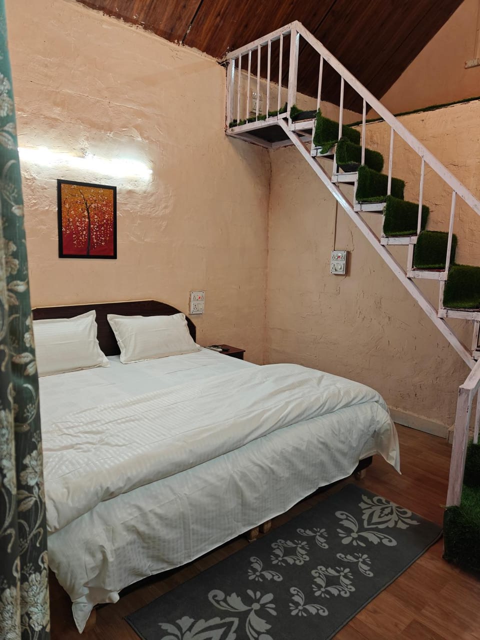 Photo of the whole room, Bedroom