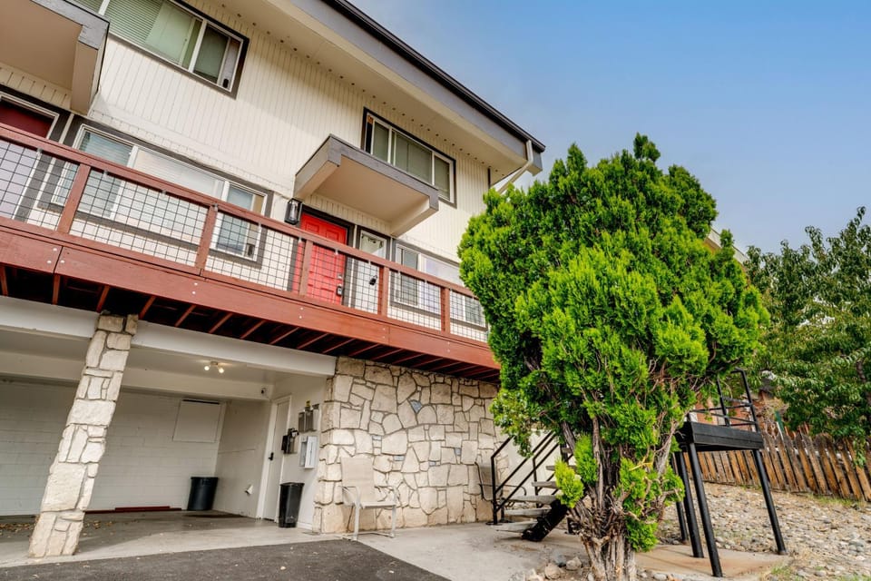 2 Mi to Dtwn Reno and UNR City-View Townhome! House in Reno