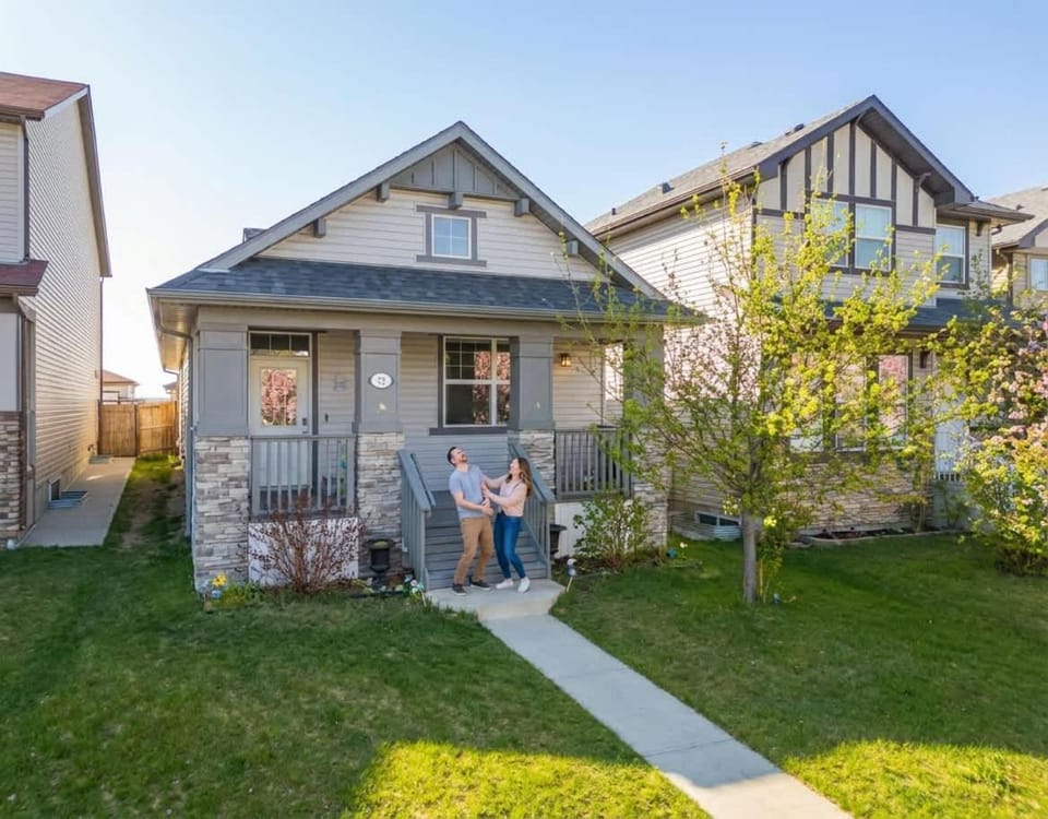 Large Family Home w Kid's Play Tent! FREE Banff Pass House in Calgary