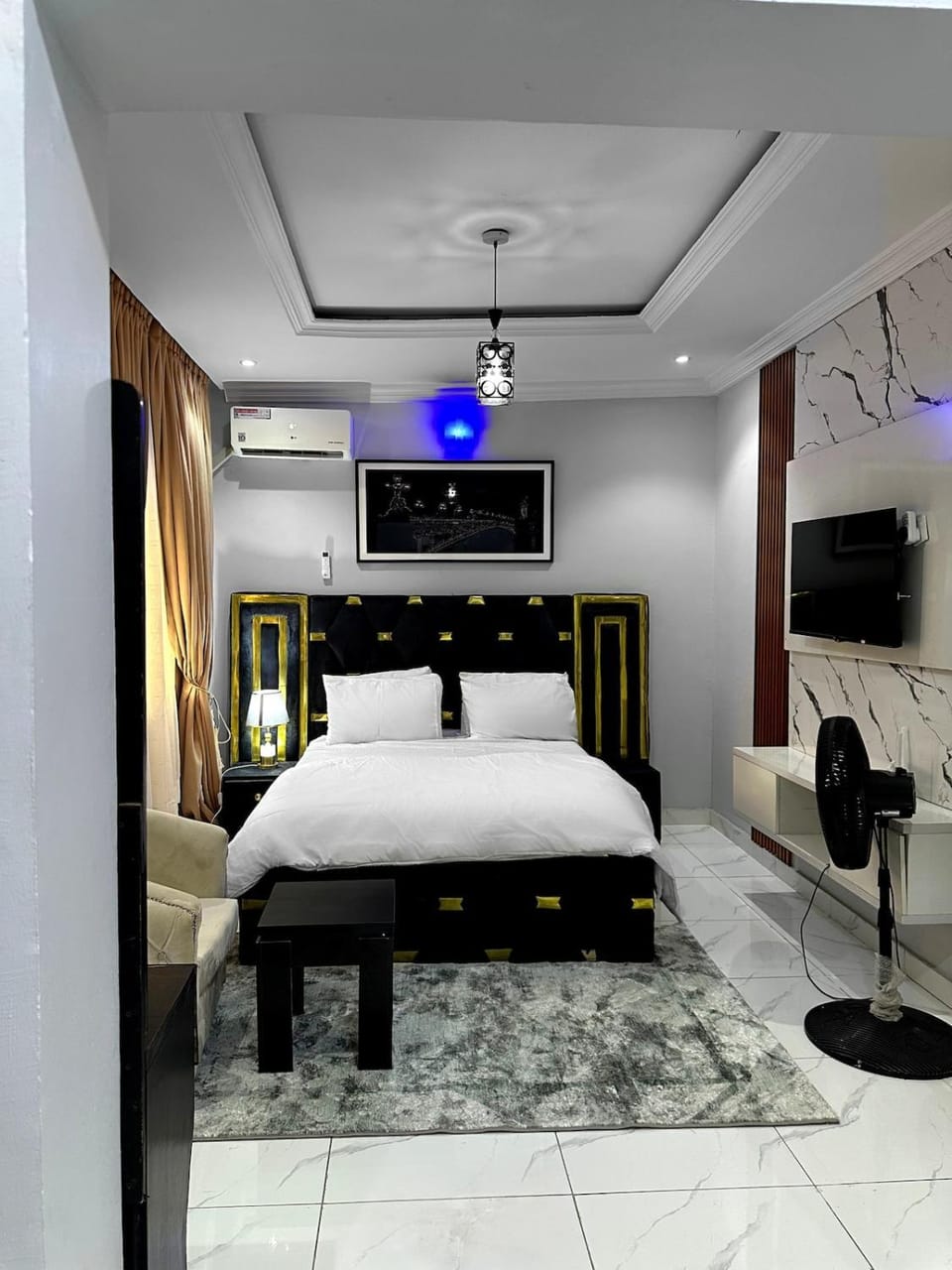 Bed, Living room, Photo of the whole room, Bedroom, air conditioner