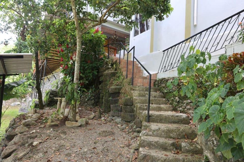 Emerald Vue 3 Bedrooms - Private river entrance Apartment in Jarabacoa