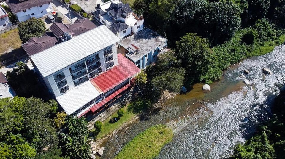 Emerald Vue 3 Bedrooms - Private river entrance Apartment in Jarabacoa