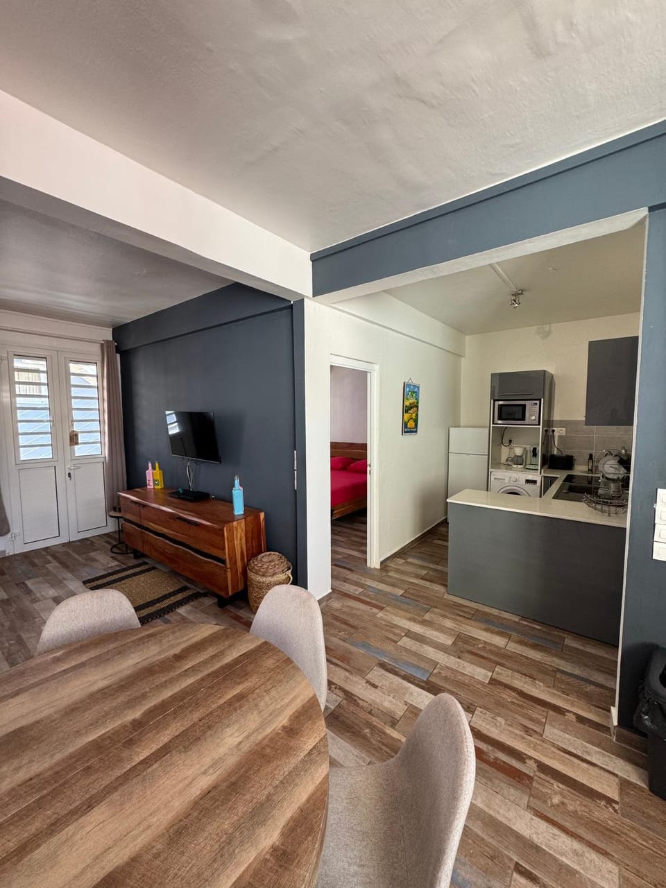 Kitchen or kitchenette, Living room, Seating area