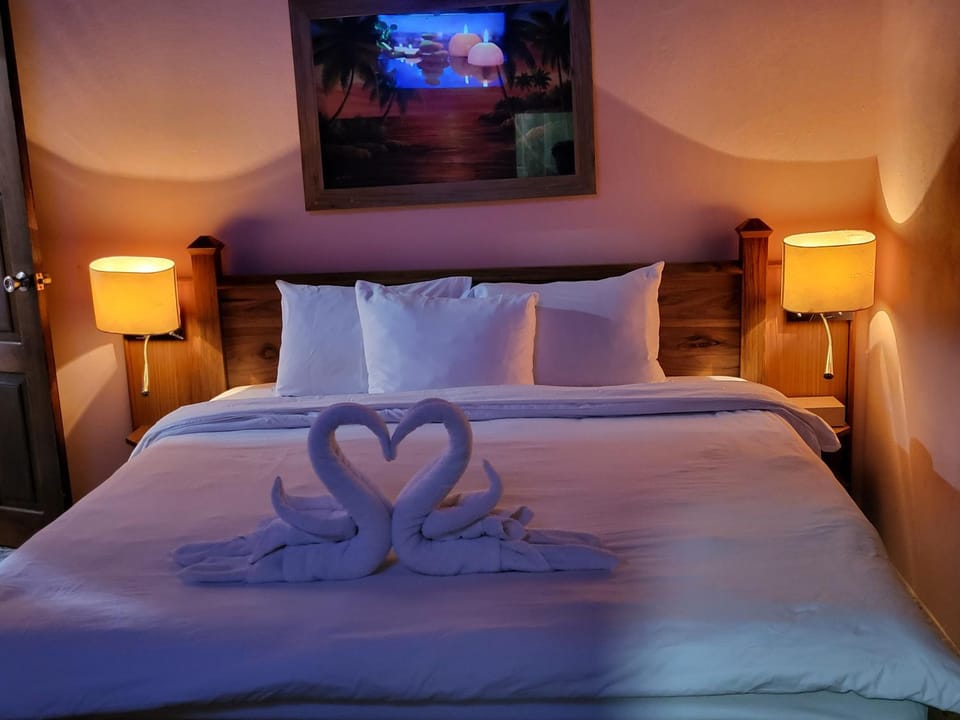 Bed, TV and multimedia, Bedroom