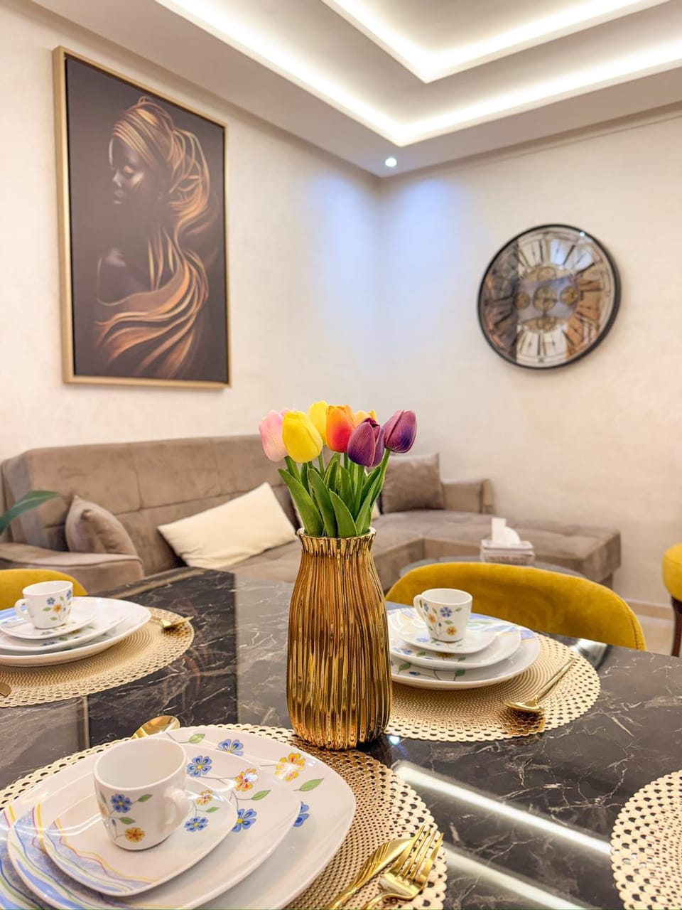 Communal lounge/ TV room, Living room, Lounge or bar, Decorative detail, Seating area, Dining area