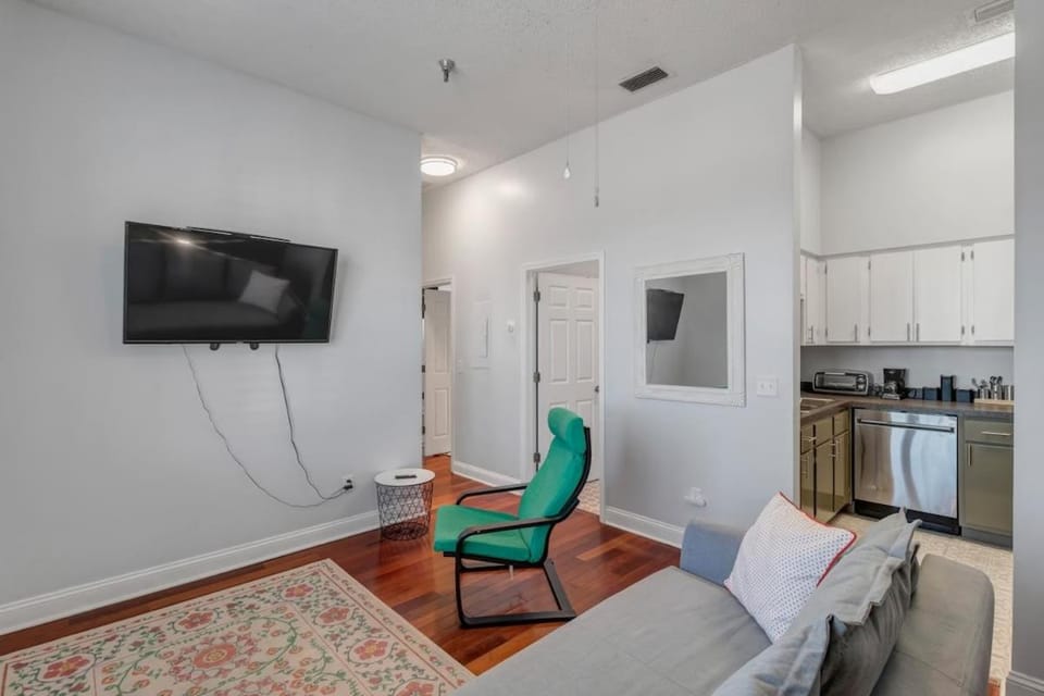 Comfy 2 BR apt with bunk beds - very pet friendly Apartment in Jacksonville