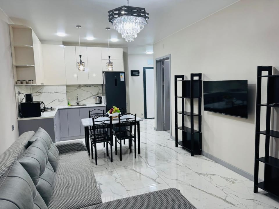 TV and multimedia, Living room, Seating area, Dining area