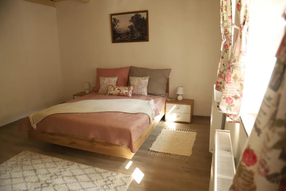 Bed, Photo of the whole room