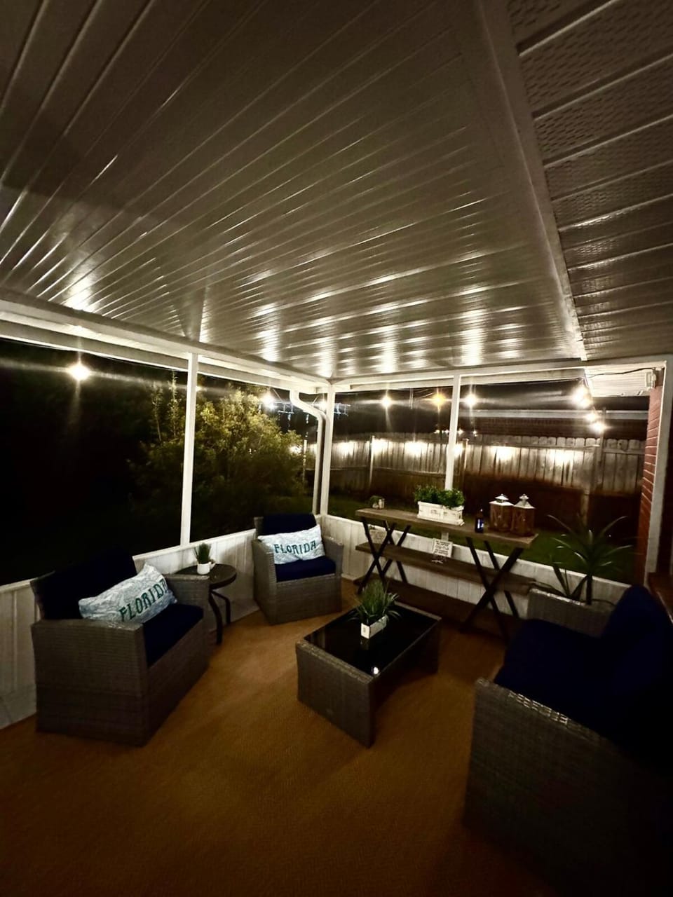 Golden Hour Getaway- Guest Favorite, 2 Min to Beach, Seasonal Pool & Arcade House in Destin