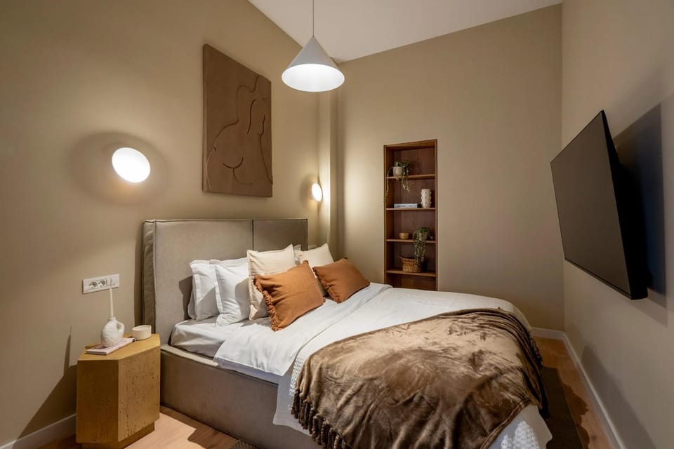 Bed, TV and multimedia, Photo of the whole room, Bedroom