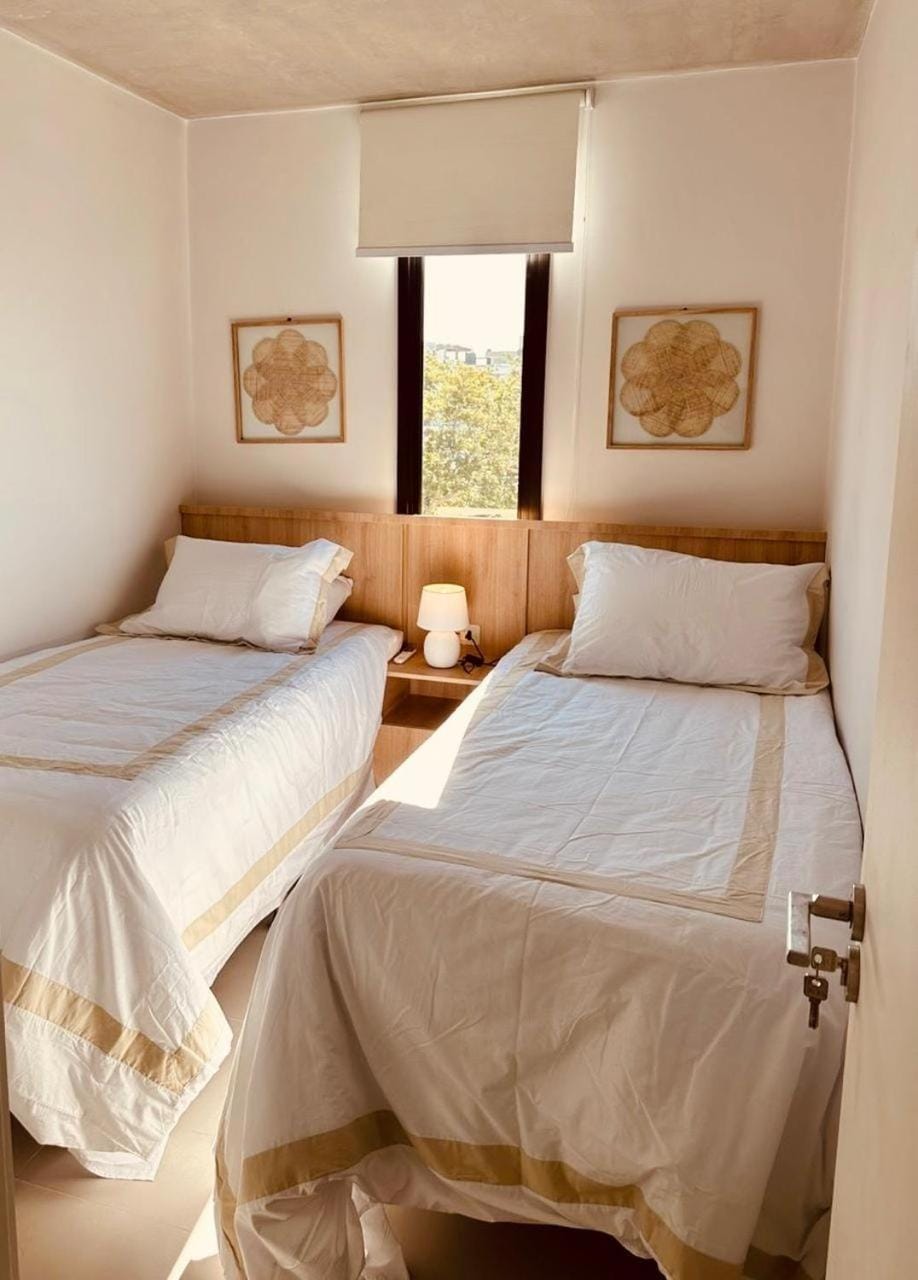 Cozy 2 bedroom apt steps from Shopping Mcal Lopez Apartment in Asunción