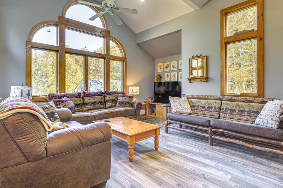 Riverfront Home w/ Hot Tub Near Killington Resort House in Killington
