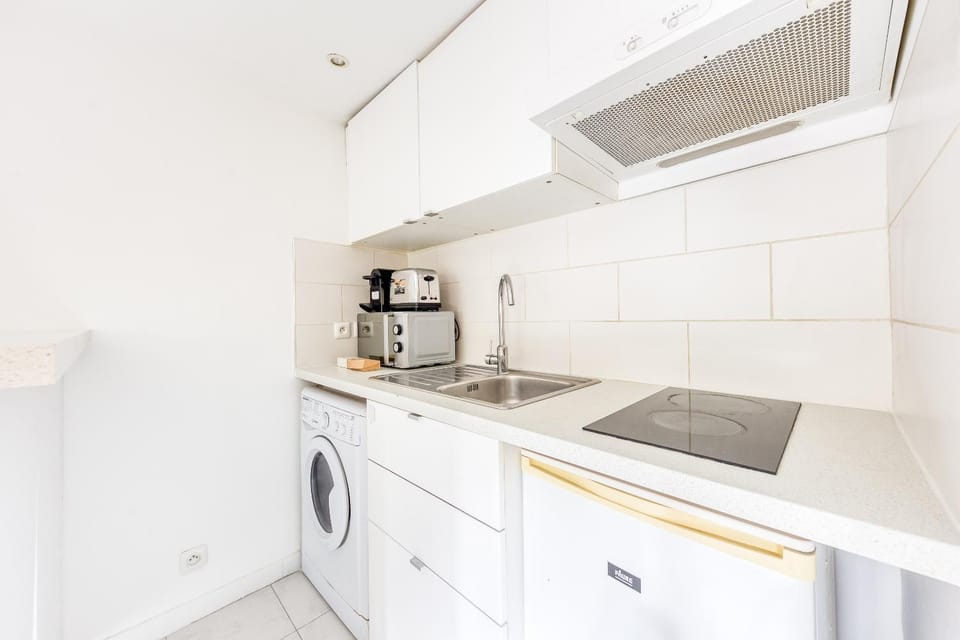 Coffee/tea facilities, stove, toaster, washing machine