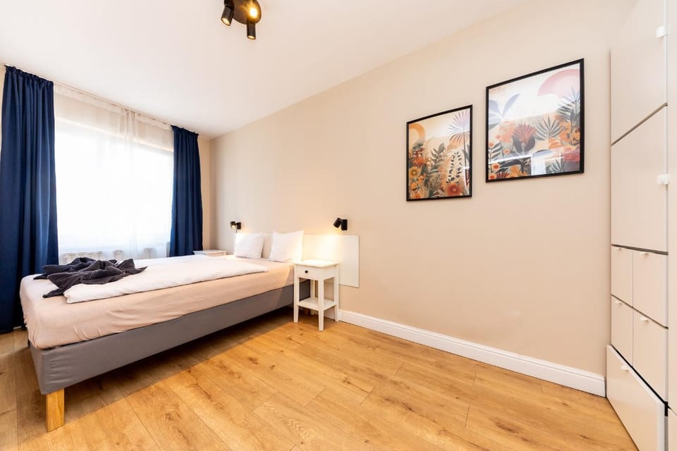 Prime Stay - Modern 1 Bedroom Apartment with Parking Included & Balcony Apartment in Budapest
