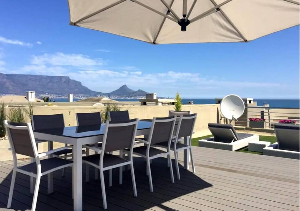 View (from property/room), Mountain view, Sea view