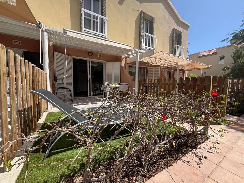 Day, Garden view
