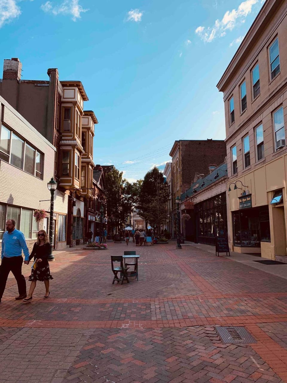 Nearby landmark, Off site, Neighbourhood, Street view, Location