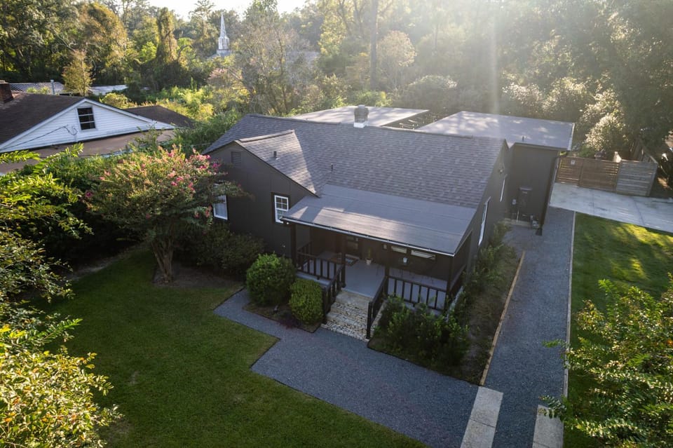 Walk to Midtown - Luxury 32 close to FSU! House in Tallahassee
