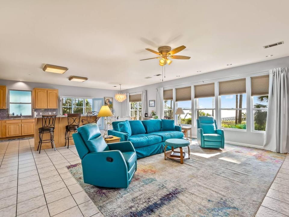The Professor's Fish House- on the bay House in Florida