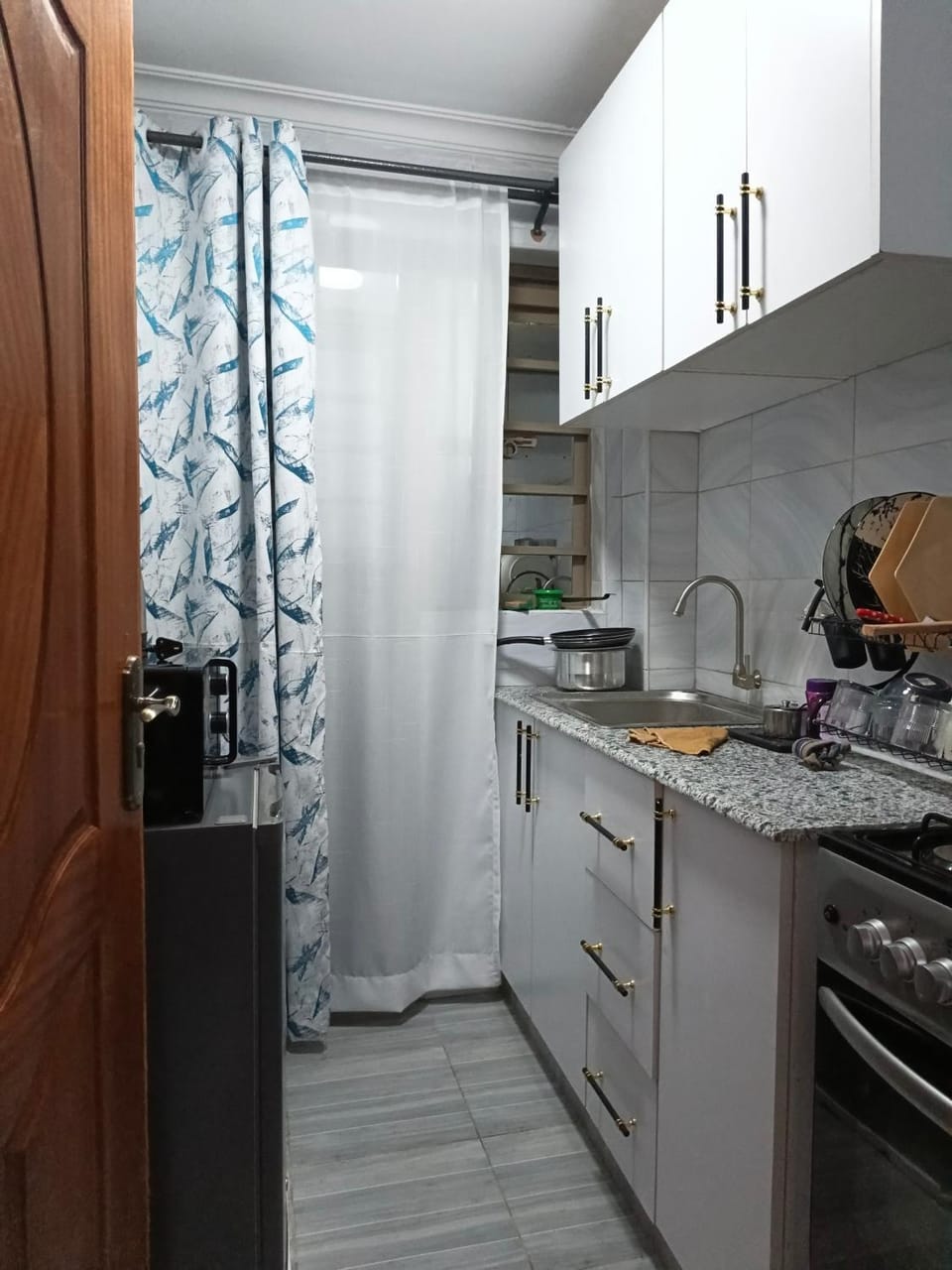 Kitchen or kitchenette, oven