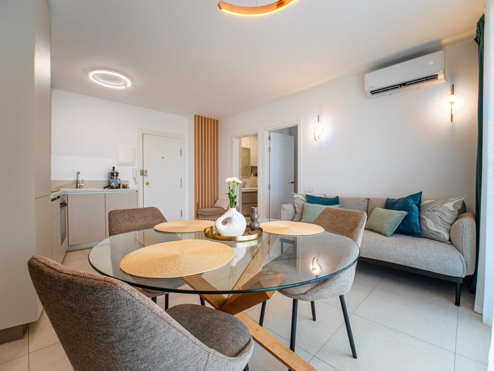Seating area, Dining area