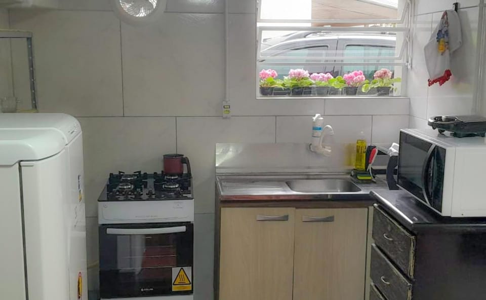 Coffee/tea facilities, Kitchen or kitchenette, Communal kitchen, oven