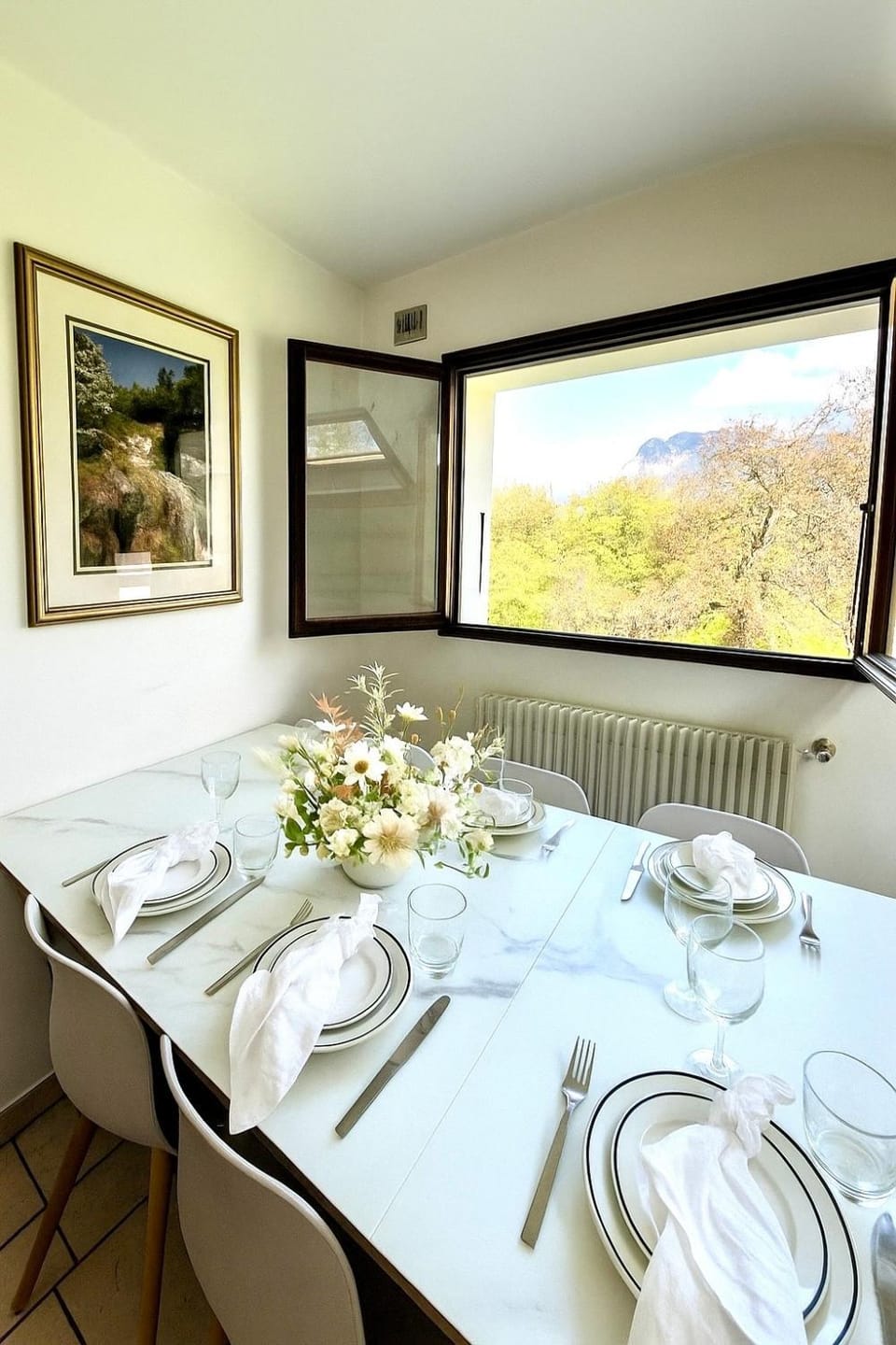 Dining area, kitchen