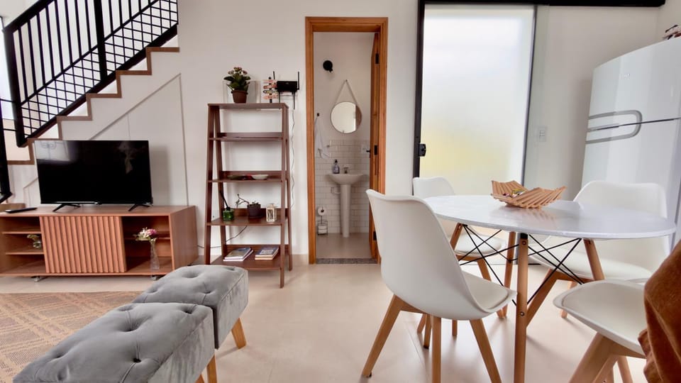 Toilet, Communal lounge/ TV room, TV and multimedia, Living room, Dining area