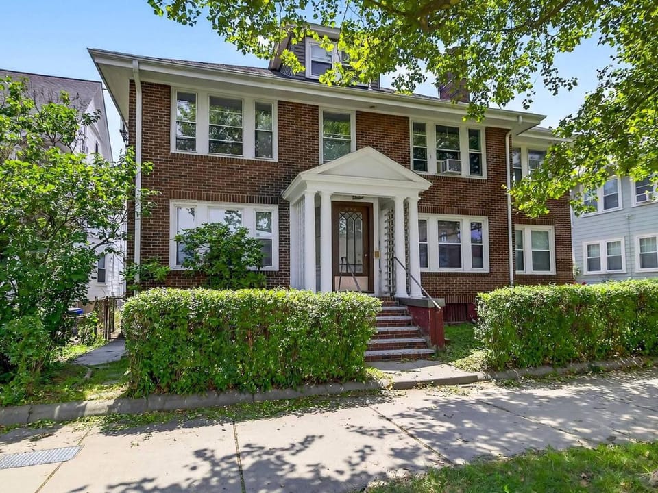 Vintage 5BR apt in Boston with Free Parking Apartment in Allston