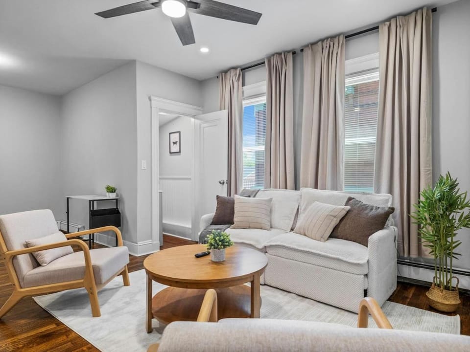 Roxbury 3BR | Sleeps 8 + Free Parking Apartment in Boston