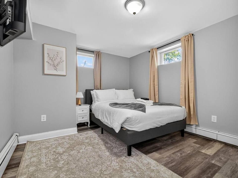 Vintage 2BR apt in Boston with Free Parking Apartment in Allston