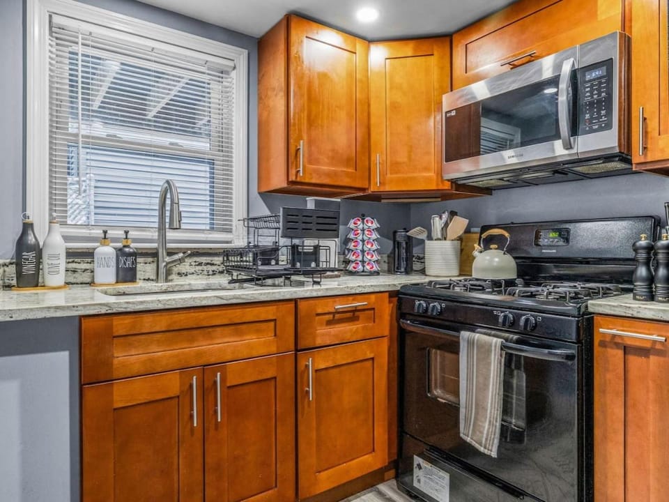 Boston 2BR | 2 Baths + Private Deck Apartment in Boston