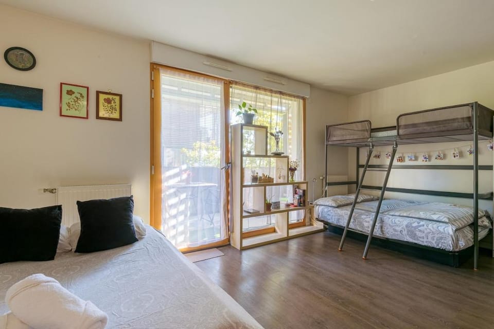Photo of the whole room, bunk bed