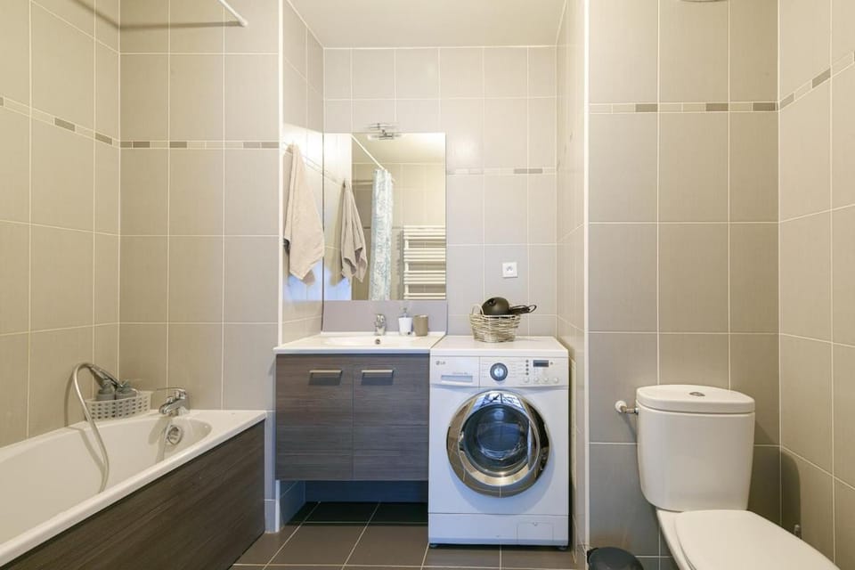 Toilet, Bathroom, towels