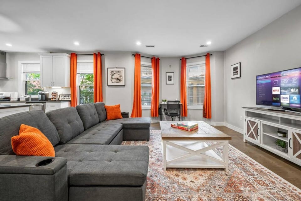 Luxury 3BR apt in Boston with Roku TV Apartment in Boston