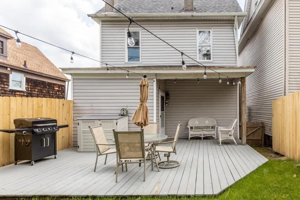 Plush 4BR Retreat Patio & Parking House in Pittsburgh