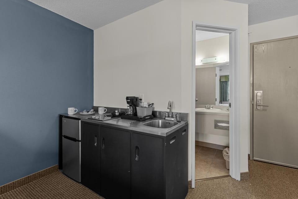 Nisswa Hotel and Suites - Standard Single Queen Hotel in Nisswa