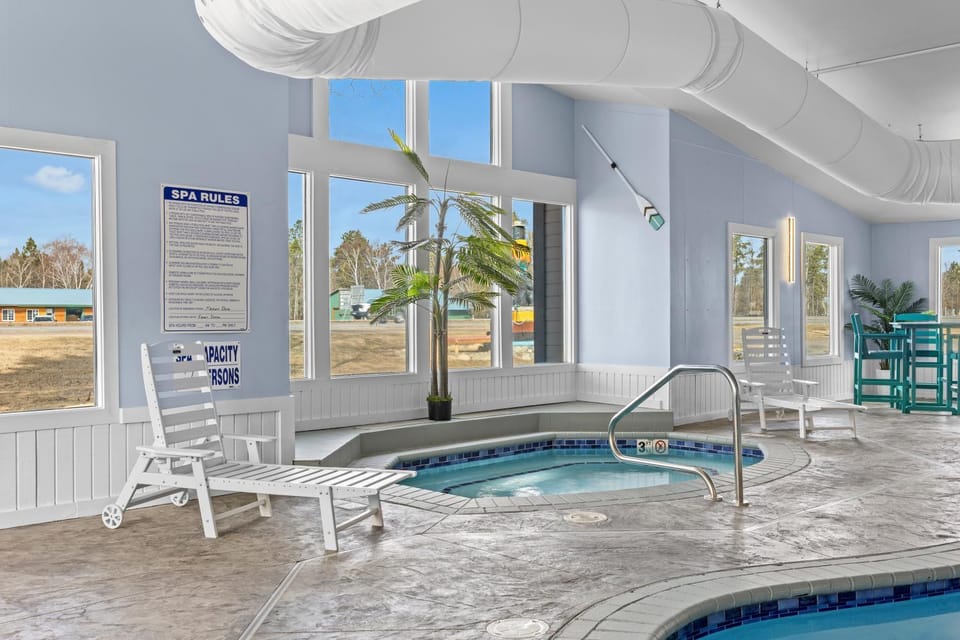 King Bed, Jacuzzi, Private Balcony by Gull Lake Hotel in Nisswa